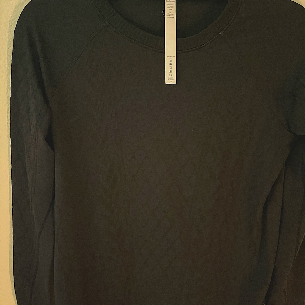 Lululemon black sweater with beautiful design for the cooler days. Size 10